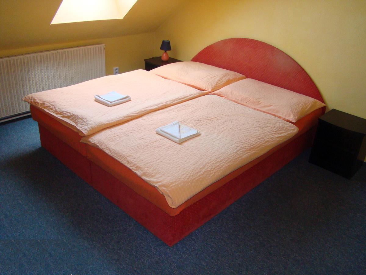 Restaurace Penzion Rafael Dlouha Brtnice Room photo