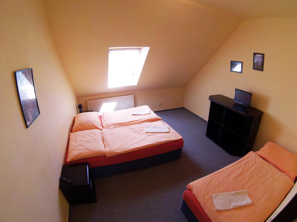 Restaurace Penzion Rafael Dlouha Brtnice Room photo